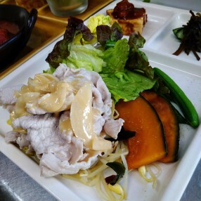 赤い屋根のカフェ take oneの画像