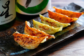 酒場餃子研究所 中目黒店の画像