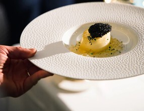麻布台ヒルズ PRUNIER, L’ Art du caviar françaisの画像