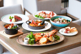 COLONIAL BEACH 横浜ハンマーヘッドの画像