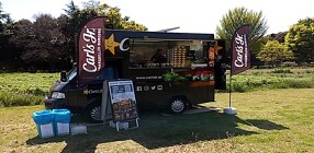 カールスジュニアジャパン キッチンカーの画像