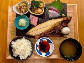 食堂でべこ。の画像