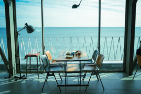 Double doors・NAVYの画像