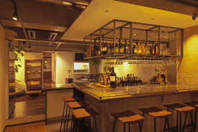 Bar un pied nuの画像