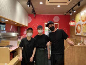 真っ赤ならーめん とまこ 梅田店の画像