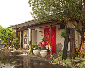 炭火焼鳥ダイニングROBATA家 篤まるの画像