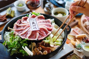 「ミートURAYAMA」＆看板のないお店「鴨井」の画像