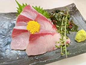 寿司と日本酒よってきの画像