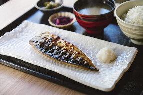 炭火焼き 伊豆のひもの定食・魚恵（うおけい）の画像
