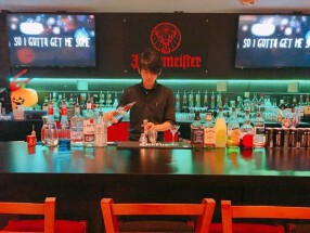 bar moonwalkの画像