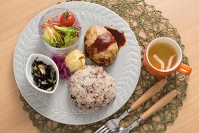 サロンドサンテの画像