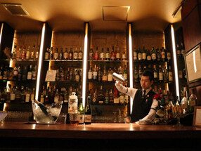 Bar CUE'S 茶屋町店の画像