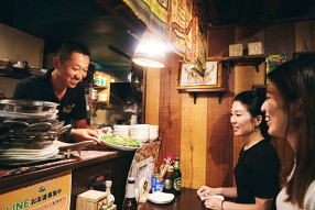 東南アジア屋台酒場 バグース （Asian food ＆ Bar Bagus）の画像