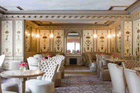 LADUREE Salon de the 銀座三越店の画像