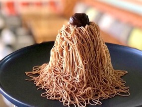 クローバーフードコートの画像