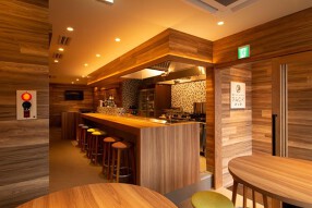 焼きそばとハイボール　パックの画像