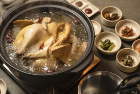 ITAEWON BOWLS & WINEの画像