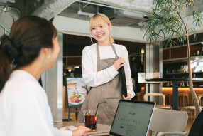 ランダバウトテーブル LANDABOUT Tableの画像