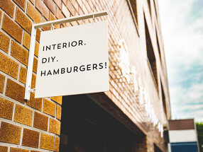 友安製作所とハンバーガーの画像