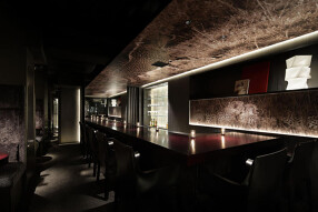 LIQUOR and CIGARETTES Mの画像