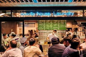 Noodle House Laundry 東京駅（15タップの樽生クラフトビール×エスニック酒場）の画像