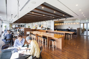 CBRE東京本社オフィス内RISE CAFEの画像