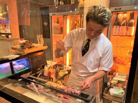 コの字カウンター酒場   醸し串焼Dining＜かもしや＞の画像