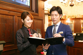 アントワープ　シックス　の画像