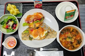 樹と葉っぱ　世田谷区下高井戸　産婦人科キッチンの画像