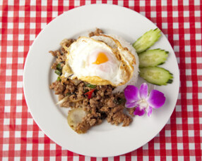 路地裏のタイ料理とお酒バナナ食堂の画像