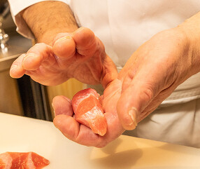 天然本まぐろありそ鮨し グランスタ東京駅店の画像