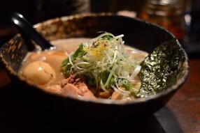 麺やすするの画像