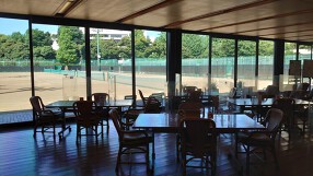 東京ローンテニスクラブ内レストランの画像