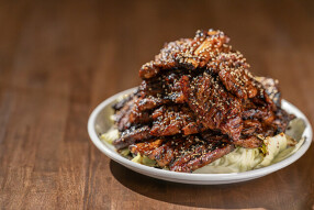 骨付きカルビ つぶら屋 新栄店の画像