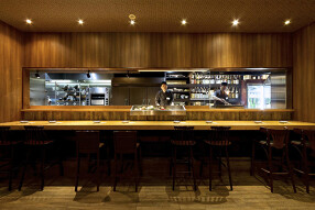 寅八商店　三宮店の画像