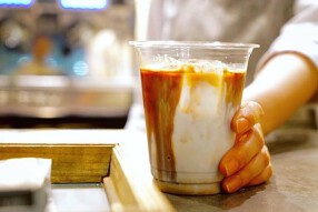 有明ユニクロオフィス内コーヒースタンドの画像