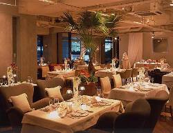 ＡＰＥ　ＲＥＩＮＥ(アーペレーヌ)の画像