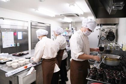 老人施設内の厨房の画像