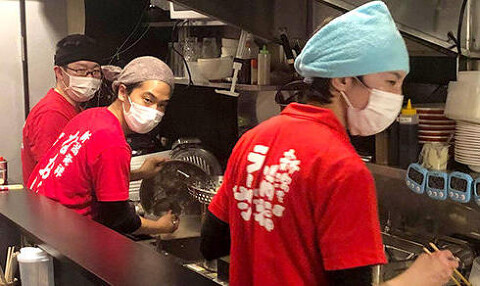 新潟発祥ラーメンなおじ 西新宿店の画像