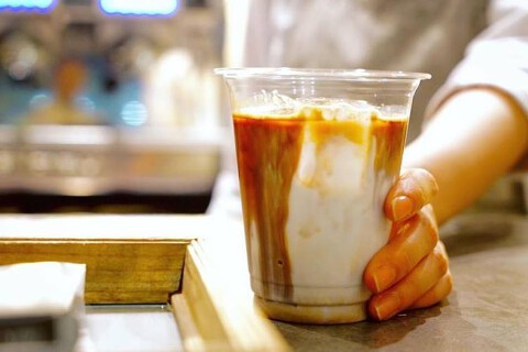 有明ユニクロオフィス内コーヒースタンドの画像