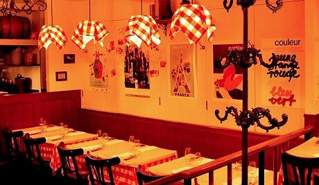 パリのワイン食堂の画像