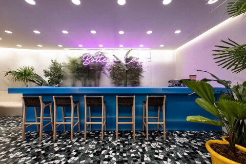 有名ブランドのラグジュアリーなカフェの画像