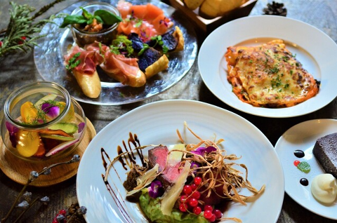 attic room LOGの画像