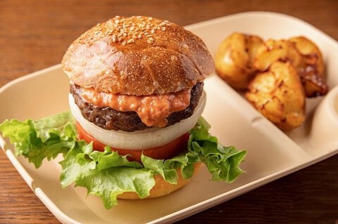 コーラとハンバーガーの画像