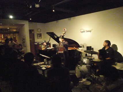 Live cafe & bar Apple Jumpの画像