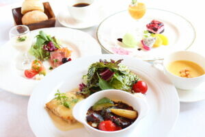 ルブラ王山 レストランアンボメの画像