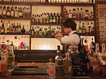 BAR white Lの画像