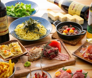 肉刺しとワイン  3toの画像