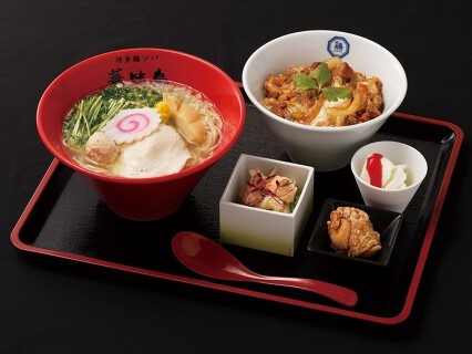 博多鶏ソバ華味鳥　阪急うめだ本店の画像