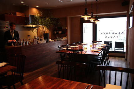 グラマシーテーブルの画像